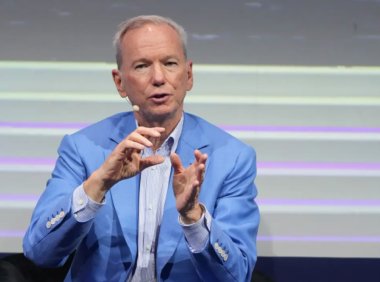 前谷歌CEO警告AI安全风险：模型易遭黑客攻击和恶意操控