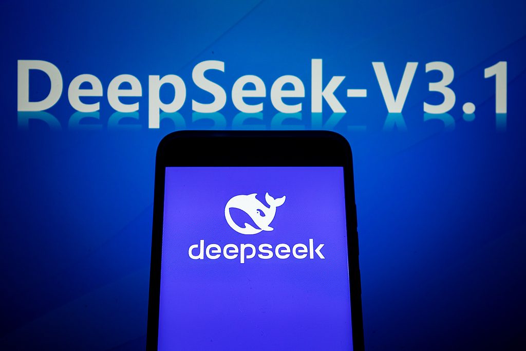 DeepSeek-V3.1正式发布：混合推理架构提升思考效率