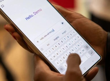 苹果与谷歌合作：Gemini模型将为新版Siri提供AI支持
