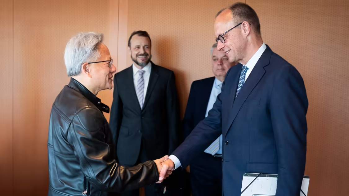 10 亿欧元部署 1 万块 GPU:黄仁勋被曝下月亲临柏林,将宣布欧洲 AI 算力枢纽项目 10 亿欧元部署 1 万块 GPU:黄仁勋被曝下月亲临柏林,将宣布欧洲 AI 算力枢纽项目