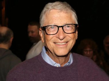 比尔·盖茨展望未来十年全球发展：AI驱动创新与儿童健康并重