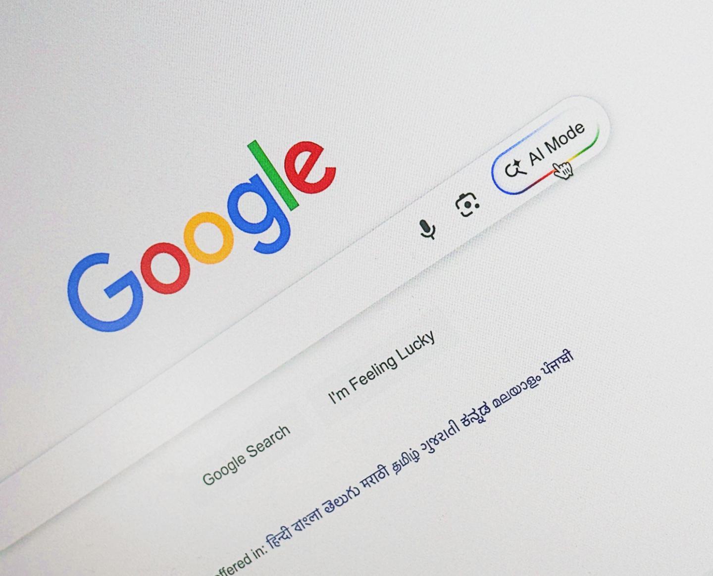 谷歌对 OpenAI 步步紧逼：开始在搜索中测试合并两大 AI 新功能