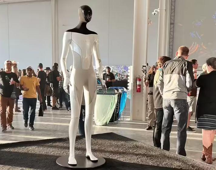 消息称特斯拉第三代机器人即将进入中国 C 端市场,预计明年实现量产 消息称特斯拉第三代机器人即将进入中国 C 端市场,预计明年实现量产