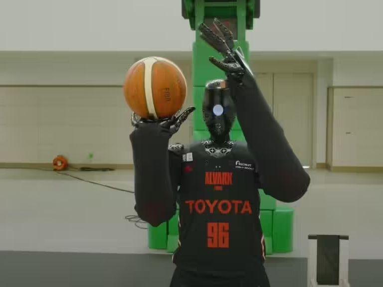 24.55 米，丰田人形机器人创下机器人最远投篮纪录