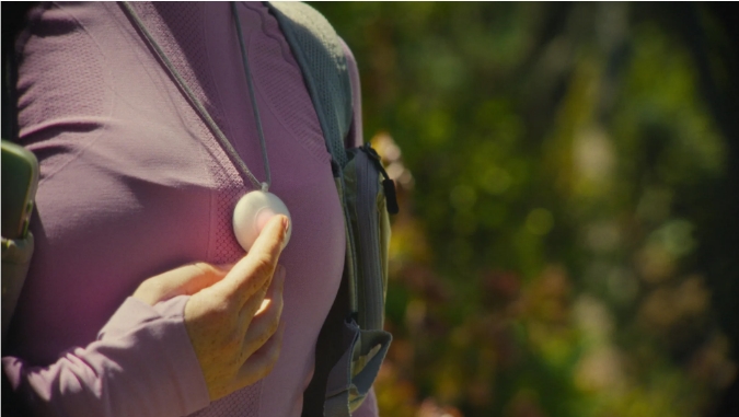 新型AI伴侣设备”Friend”利用人工智能帮助对抗孤独