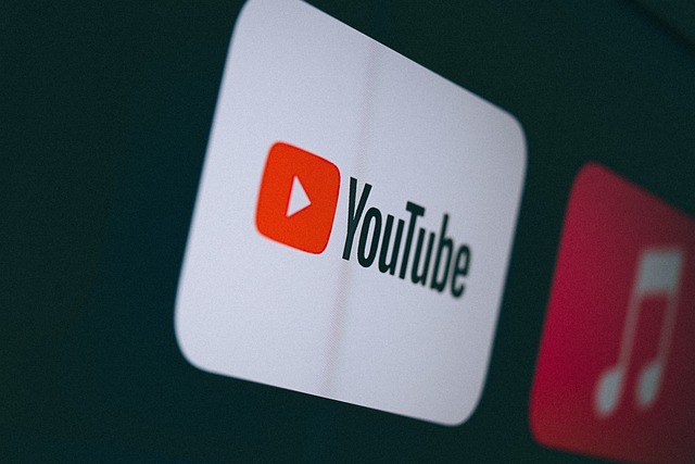 YouTube 推出新规：用户可要求平台下架模仿自己面部、声音的 AI 合成内容