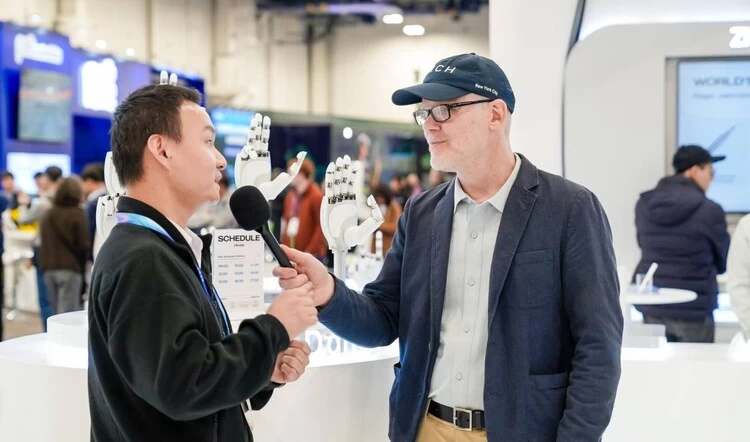 CES 2026 机器人板块聚焦具身智能,国产灵巧手 ZWHAND 技术突破成焦点 CES 2026 机器人板块聚焦具身智能,国产灵巧手 ZWHAND 技术突破成焦点