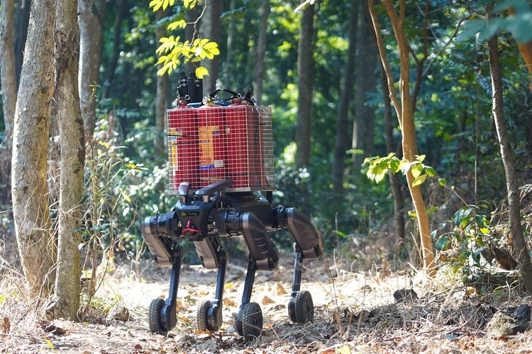 拓斯达四足机器狗“星仔”发布，释放场景拓展信号