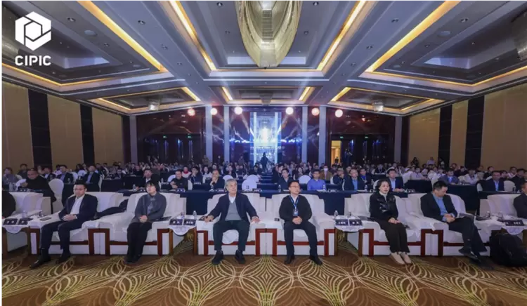 第四届人工智能与产业链创新高层论坛暨2025宁波智能产品创新大赛圆满落幕