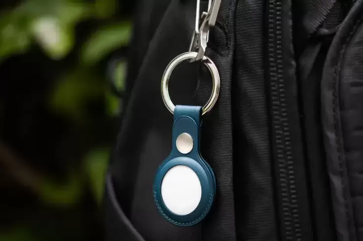 据报道苹果正在研发一款搭载摄像头与麦克风的AI穿戴式徽章