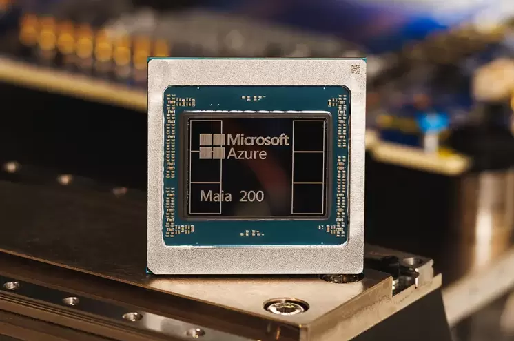 微软正式发布第二代自研AI芯片Maia 200 微软正式发布第二代自研AI芯片Maia 200