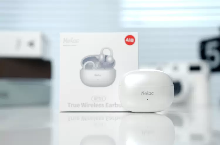 朗科WTS1上手体验:百元价位,也能把AI与好声音同时塞进耳朵里 朗科WTS1上手体验:百元价位,也能把AI与好声音同时塞进耳朵里