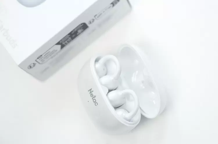 朗科WTS1上手体验:百元价位,也能把AI与好声音同时塞进耳朵里 朗科WTS1上手体验:百元价位,也能把AI与好声音同时塞进耳朵里