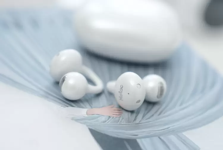 朗科WTS1上手体验:百元价位,也能把AI与好声音同时塞进耳朵里 朗科WTS1上手体验:百元价位,也能把AI与好声音同时塞进耳朵里