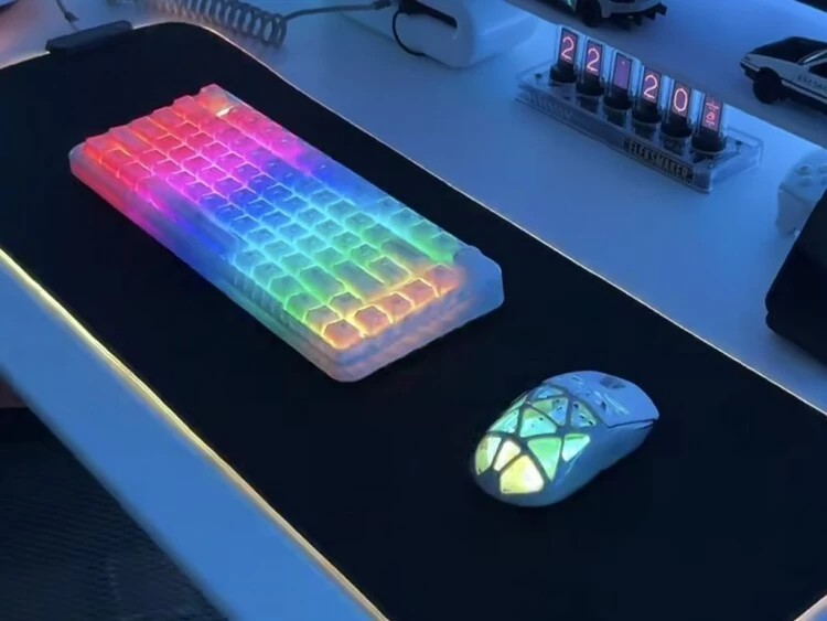 新春假期桌搭换新:支持神光同步键盘推荐,联想极光GK10 Pro一键实现光效联动 新春假期桌搭换新:支持神光同步键盘推荐,联想极光GK10 Pro一键实现光效联动