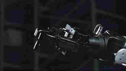 极智嘉发布全球首款人形通用仓储机器人，引领无人仓新纪元！