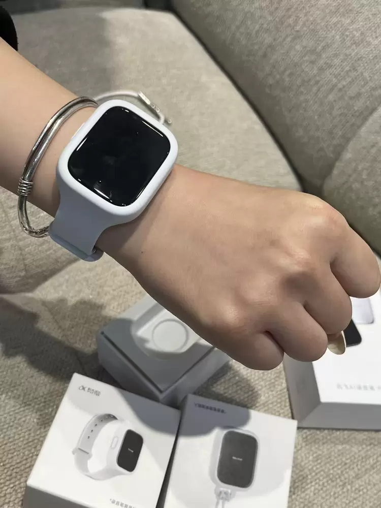 讯飞AI录音笔Pokee，同声转译外教讲授实时双语呈现