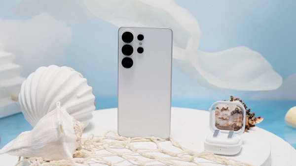 三星Galaxy S26 Ultra上手：AI深度融入，防窥屏隐私防护太实用