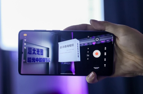 三星Galaxy S26 Ultra上手：AI深度融入，防窥屏隐私防护太实用