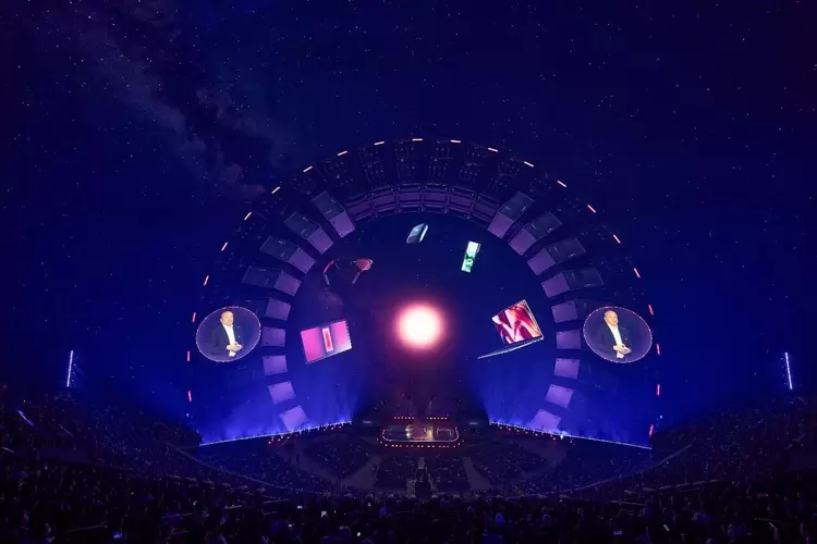 MacBook打破触屏交互边界，AI终端竞争向生态转移