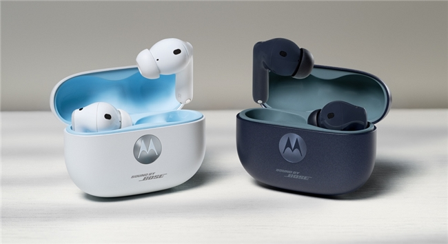 联想moto首款“大折叠”手机MWC正式发布 联想moto首款“大折叠”手机MWC正式发布