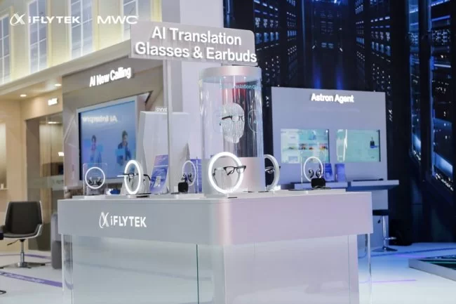 全球首秀!讯飞AI眼镜亮相MWC,多模态同传大模型与极致轻量化设计 引领智能穿戴新风向 全球首秀!讯飞AI眼镜亮相MWC,多模态同传大模型与极致轻量化设计 引领智能穿戴新风向