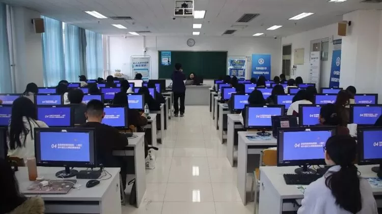 融合语言与智能:天津外国语大学与文心大模型的务实探索 融合语言与智能:天津外国语大学与文心大模型的务实探索