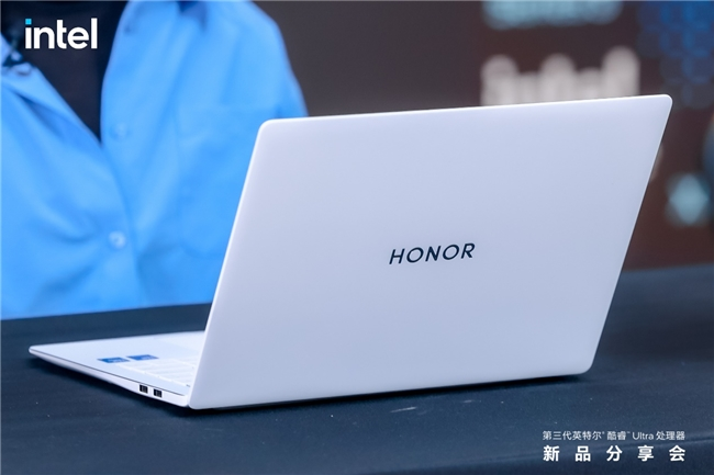 荣耀MagicBook 2026新品亮相 第三代英特尔酷睿Ultra处理器加持