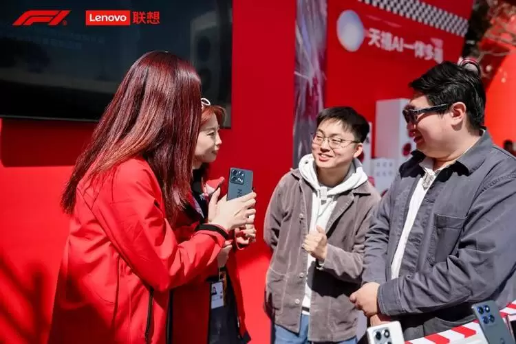 F1赛场惊现神秘新品 拯救者手机神奇新机强势回归