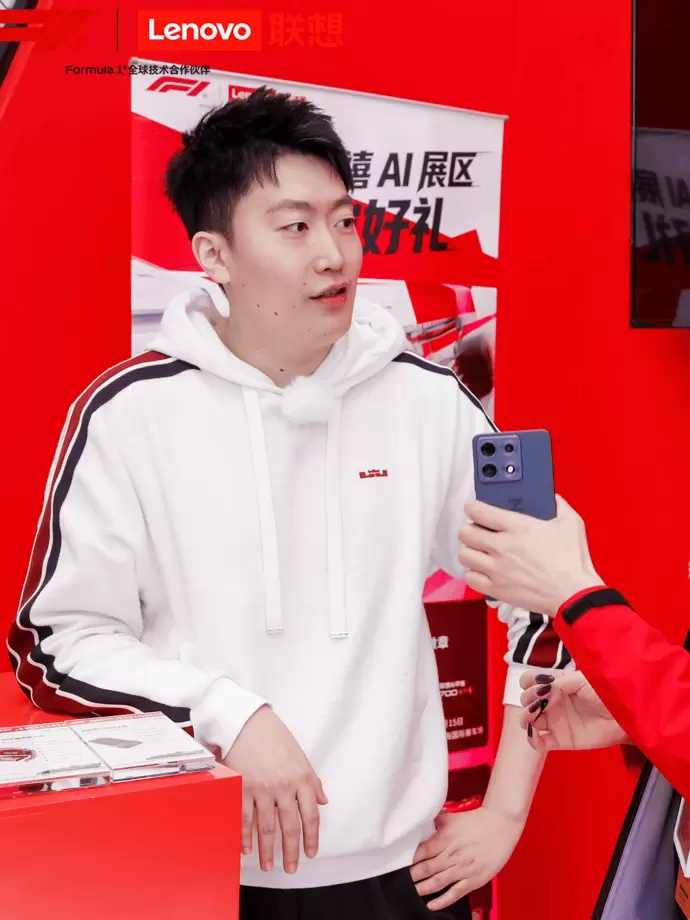 F1赛场惊现神秘新品 拯救者手机神奇新机强势回归