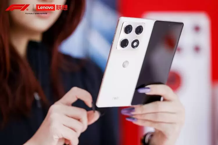 F1赛场惊现神秘新品 拯救者手机神奇新机强势回归