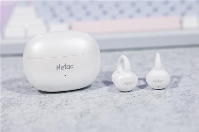 轻量化耳夹式无线耳机体验,50小时续航配AI功能 轻量化耳夹式无线耳机体验,50小时续航配AI功能