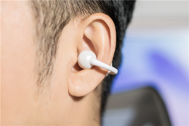 轻量化耳夹式无线耳机体验,50小时续航配AI功能 轻量化耳夹式无线耳机体验,50小时续航配AI功能