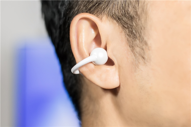 轻量化耳夹式无线耳机体验,50小时续航配AI功能 轻量化耳夹式无线耳机体验,50小时续航配AI功能
