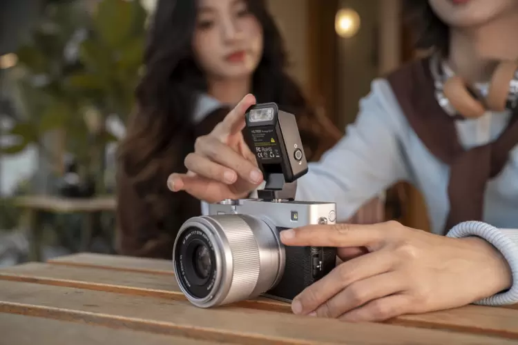 唯卓仕Vintage Z2折叠闪光灯评测：小巧机身重塑便携补光体验