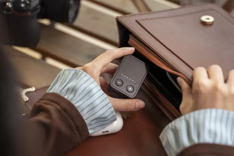 唯卓仕Vintage Z2折叠闪光灯评测：小巧机身重塑便携补光体验