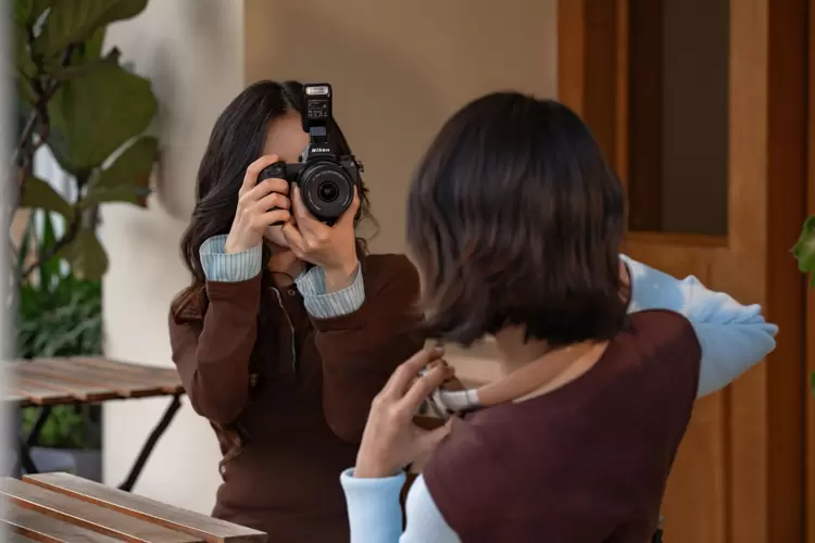 唯卓仕Vintage Z2折叠闪光灯评测：小巧机身重塑便携补光体验