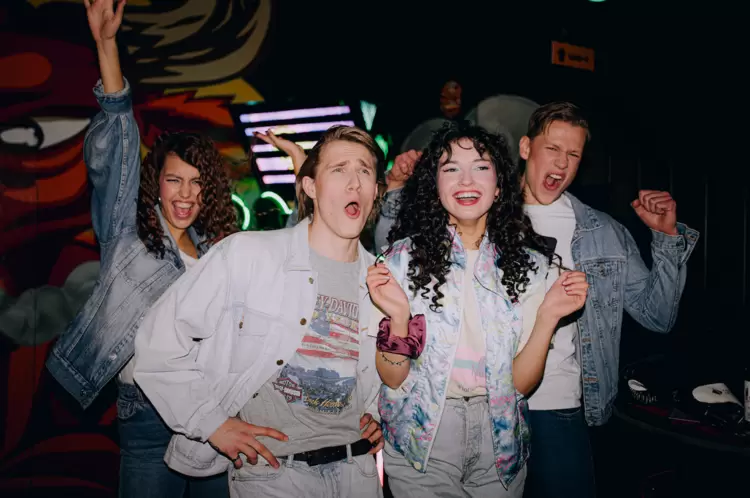 唯卓仕Vintage Z2折叠闪光灯评测：小巧机身重塑便携补光体验