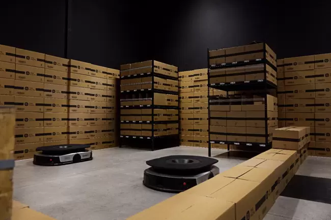 AI驱动时尚零售新变革，仓储机器人引领履约体验升级