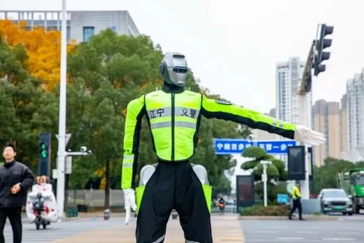 多伦科技与众擎机器人合作布局智慧警务机器人新赛道