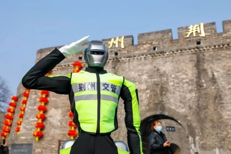 多伦科技与众擎机器人合作布局智慧警务机器人新赛道