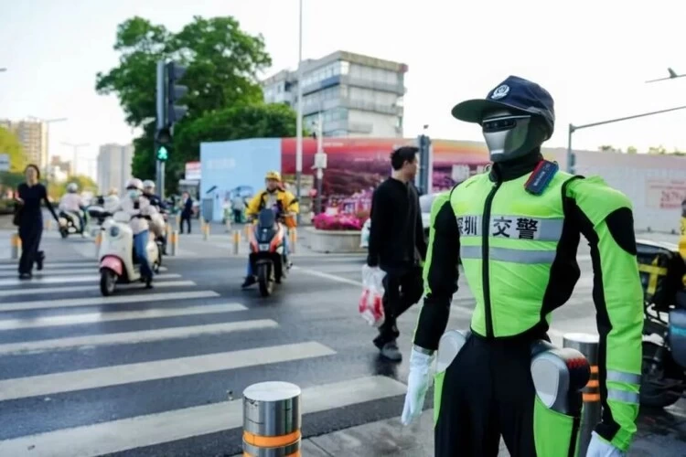 多伦科技与众擎机器人合作布局智慧警务机器人新赛道