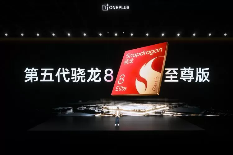 地表最强小屏旗舰！「小屏大魔王」一加 15T售价 4299 元起