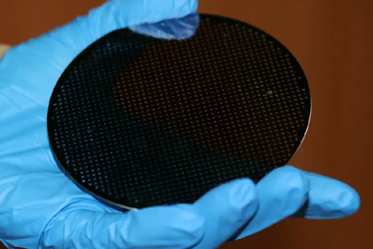 MEMS传感芯片技术突破助力新能源智能监测系统升级