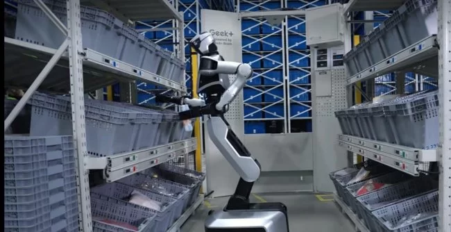 极智嘉2025年营收近32亿、实现全年盈利：「具身及AI技术转化」成核心驱动力