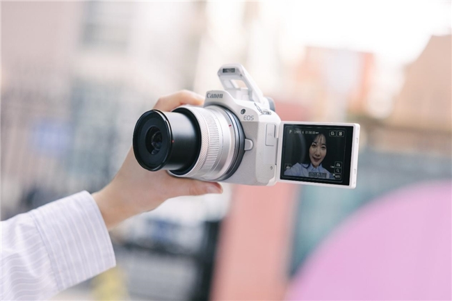 佳能EOS R50：颜值与实力并存，承包你的美好瞬间