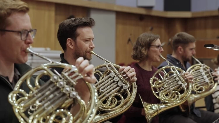 指尖流淌的古典律动 三星Galaxy S26系列重塑移动听觉美学 指尖流淌的古典律动 三星Galaxy S26系列重塑移动听觉美学