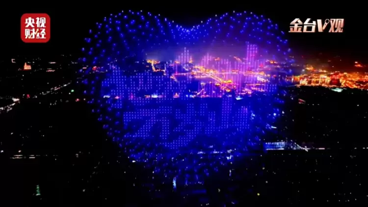 千机科技万岁山武侠城常态化无人机表演点亮文旅新“夜”态