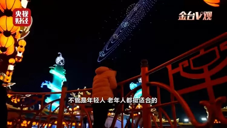 千机科技万岁山武侠城常态化无人机表演点亮文旅新“夜”态