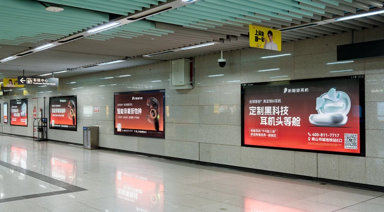 智能穿戴新物种风靡鹏城，深圳智造引领AI时代新生活